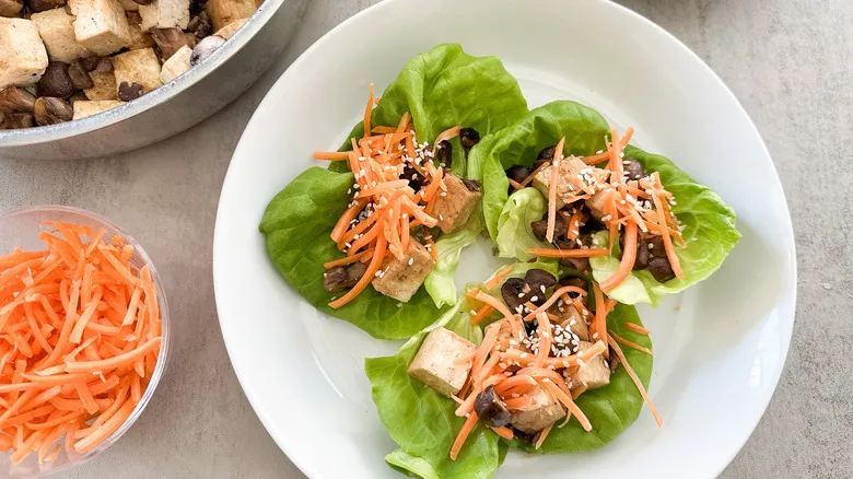 Envolturas de Lechuga con Tofu y Champiñones: Receta Vegana Fácil y Nutritiva