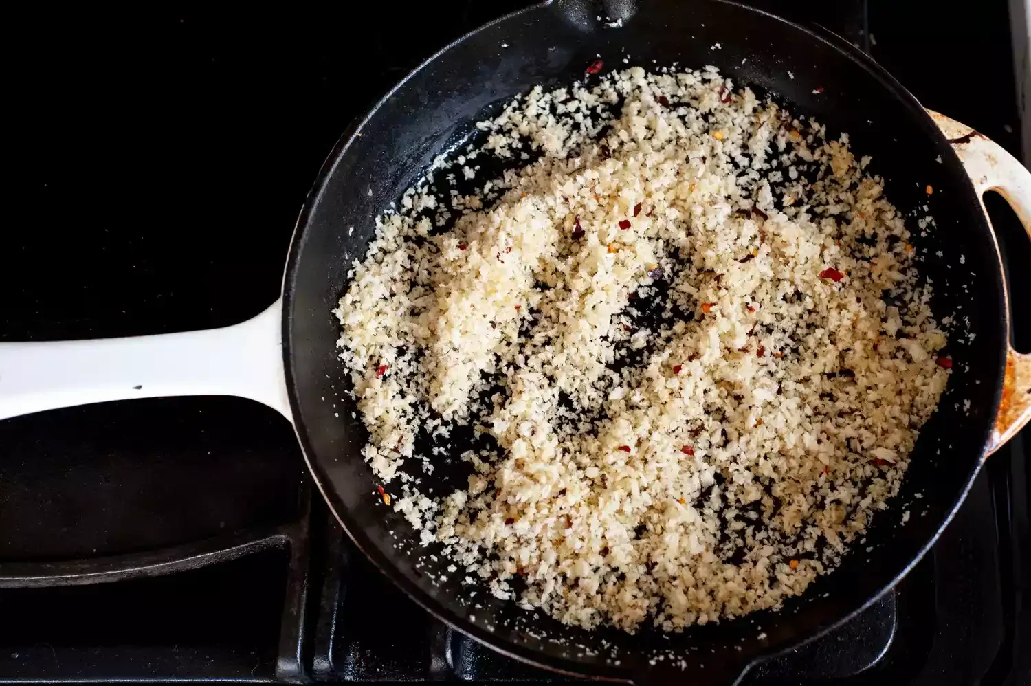 Filetes de Col Rostizados con Pan Rallado de Ajo: Receta de col asada con sabores ahumados