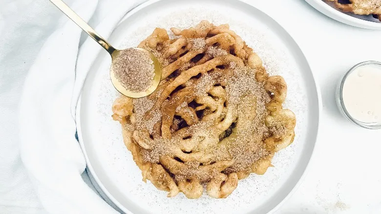 Cómo Preparar el Clásico Funnel Cake con Azúcar y Canela en Casa: Una Receta Fácil para Toda la Familia