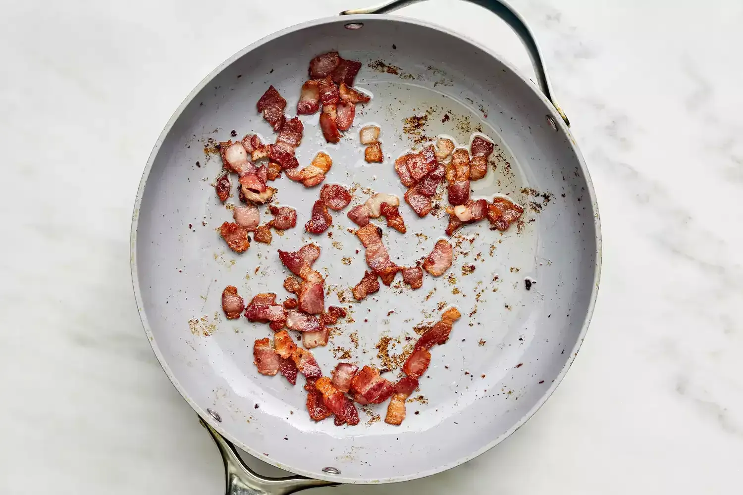 Gnocchi cremoso con tocino y guisantes