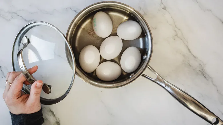 Huevos Rellenos Clásicos: La Receta Imprescindible para Deleitar a Tus Invitados
