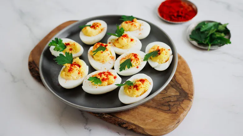 Huevos Rellenos Clásicos: La Receta Imprescindible para Deleitar a Tus Invitados