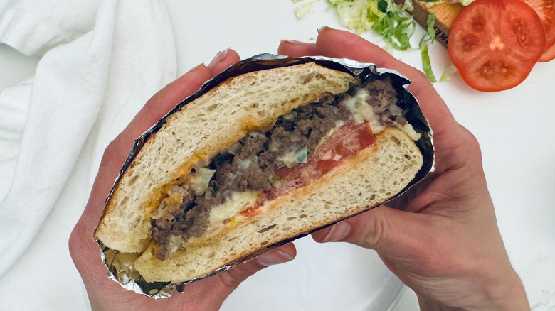 La Guía Definitiva del Sándwich Chopped Cheese: Receta Auténtica al Estilo Bodega de Nueva York