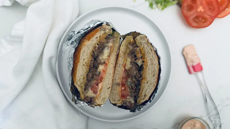 La Guía Definitiva del Sándwich Chopped Cheese: Receta Auténtica al Estilo Bodega de Nueva York