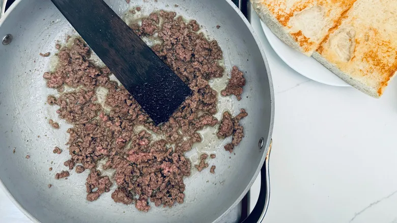 La Guía Definitiva del Sándwich Chopped Cheese: Receta Auténtica al Estilo Bodega de Nueva York