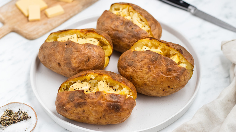 La Papa Asada Perfecta: Receta Clásica al Horno para Cualquier Ocasión