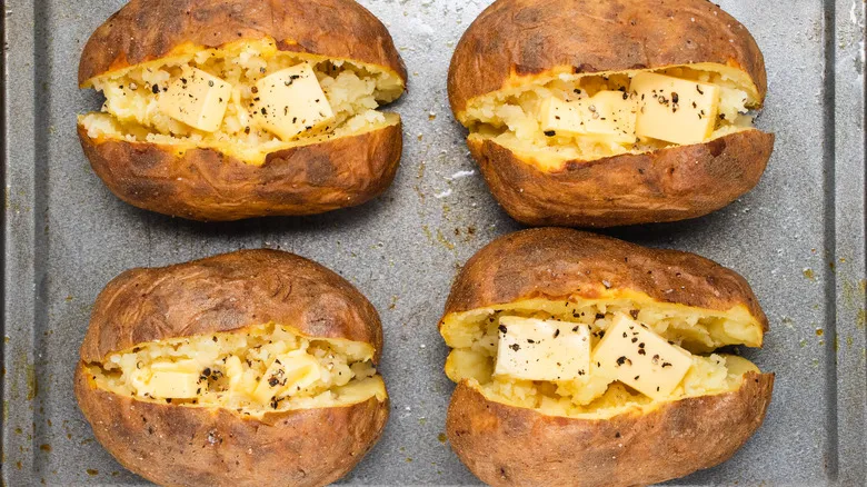 La Papa Asada Perfecta: Receta Clásica al Horno para Cualquier Ocasión