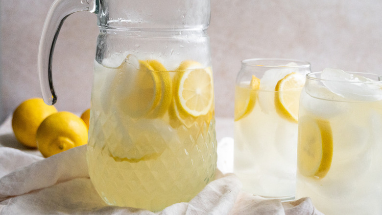 Limonada Casera Perfecta: Receta Refrescante, Dulce y Fácil para Disfrutar en Cualquier Momento