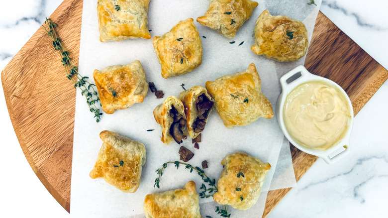 Mini Wellingtons de Champiñones: Receta Fácil para Aperitivos Elegantes