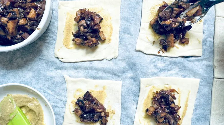 Mini Wellingtons de Champiñones: Receta Fácil para Aperitivos Elegantes