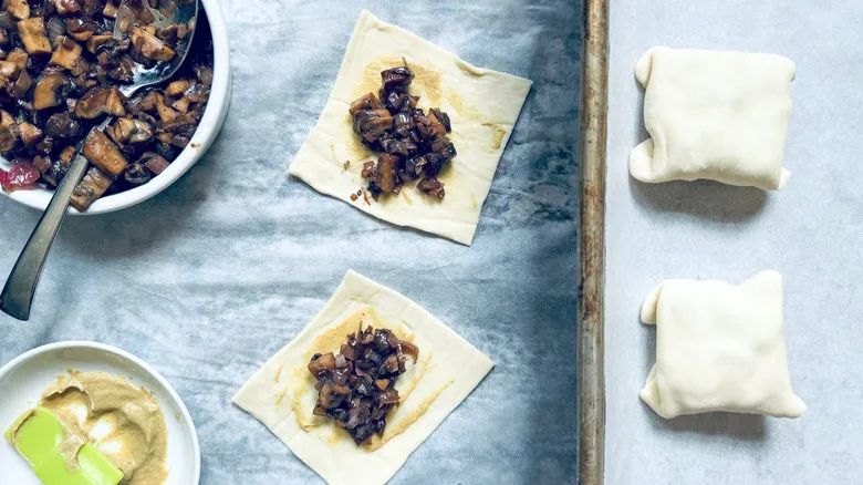 Mini Wellingtons de Champiñones: Receta Fácil para Aperitivos Elegantes