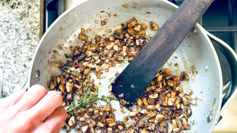 Mini Wellingtons de Champiñones: Receta Fácil para Aperitivos Elegantes