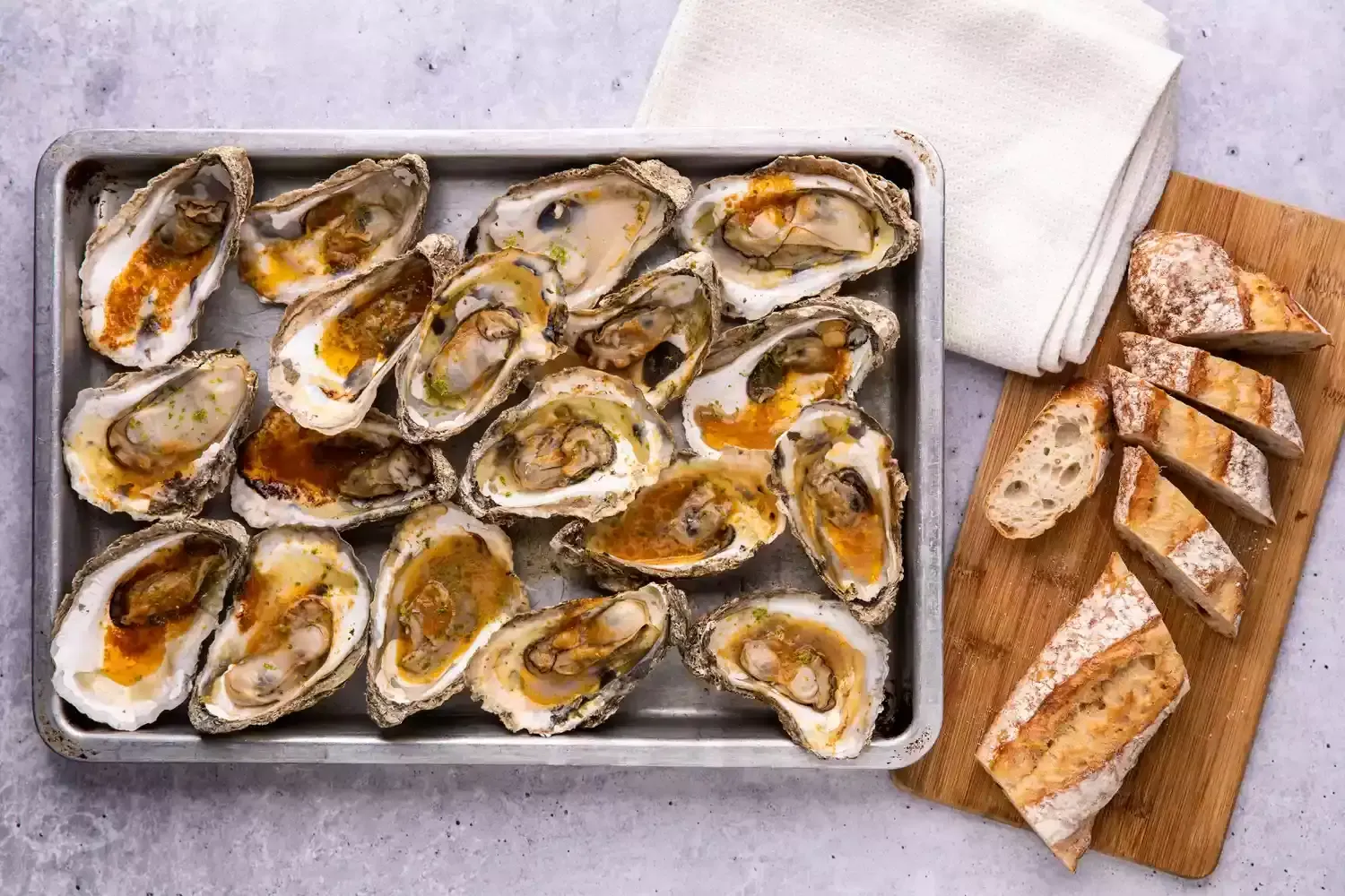 Ostras a la parrilla con mantequilla de miso picante" - Título SEO: "Receta de Ostras a la parrilla con mantequilla de miso