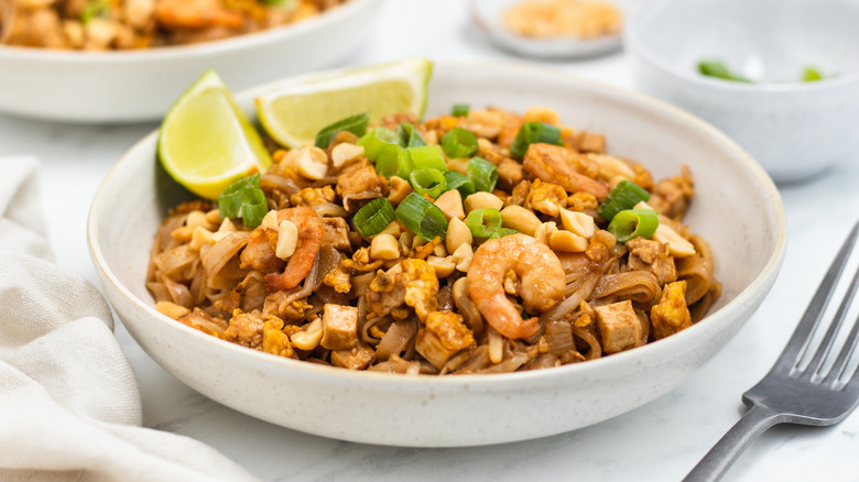 Pad Thai con Camarones: Receta Clásica y Fácil para Deleitar tu Paladar