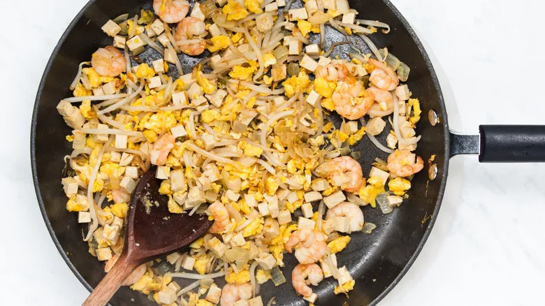 Pad Thai con Camarones: Receta Clásica y Fácil para Deleitar tu Paladar