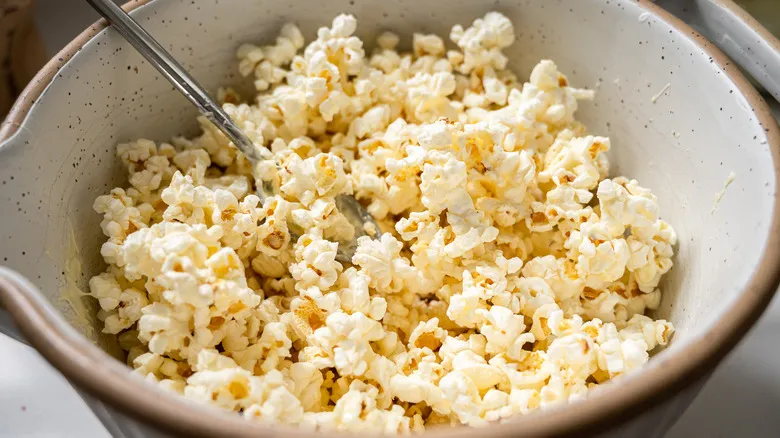 Palomitas Dulces y Saladas: La Receta Festiva Perfecta para Compartir