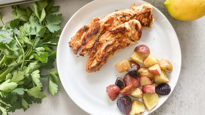 Papas Asadas al Estilo Griego: Una Receta Deliciosa y Siempre Relevante