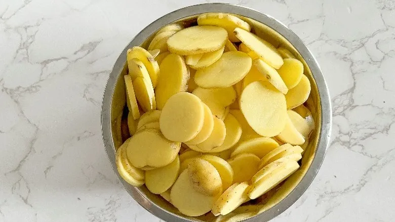 Papas Gratinadas Cremosas Clásicas: La Receta Definitiva para Deleitar a Todos