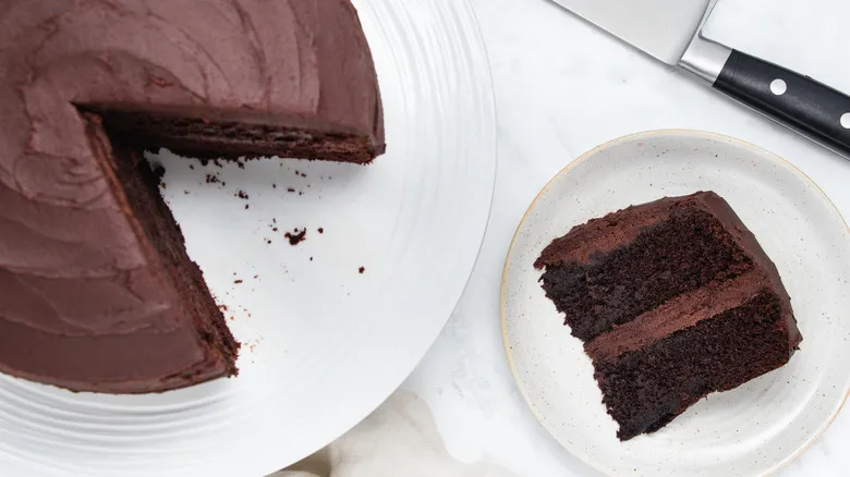 Pastel de Chocolate de Dos Capas: Receta Infalible para un Postre Casero Perfecto