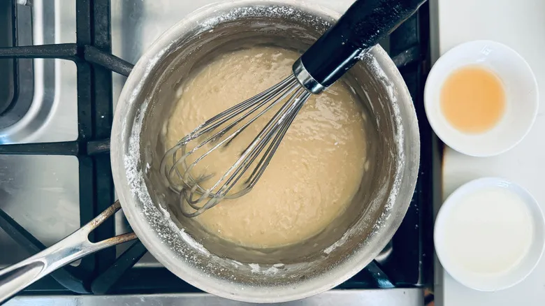 Pastel Húmedo de Manzana y Especias con Glaseado de Maple: Receta Clásica y Fácil