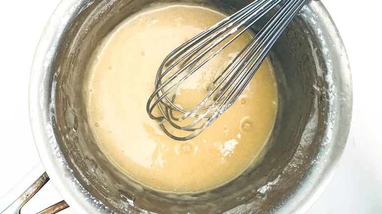 Pastel Húmedo de Manzana y Especias con Glaseado de Maple: Receta Clásica y Fácil