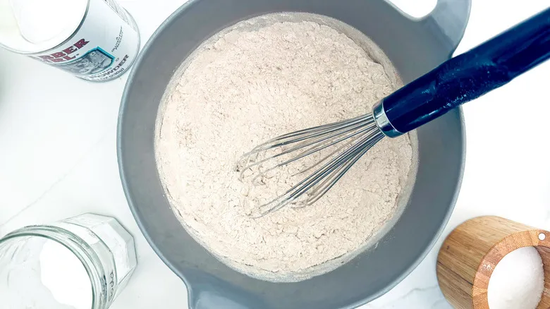 Pastel Húmedo de Manzana y Especias con Glaseado de Maple: Receta Clásica y Fácil