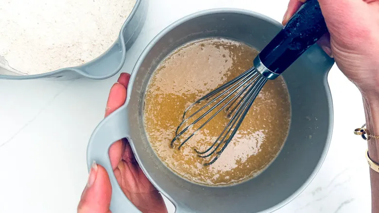 Pastel Húmedo de Manzana y Especias con Glaseado de Maple: Receta Clásica y Fácil