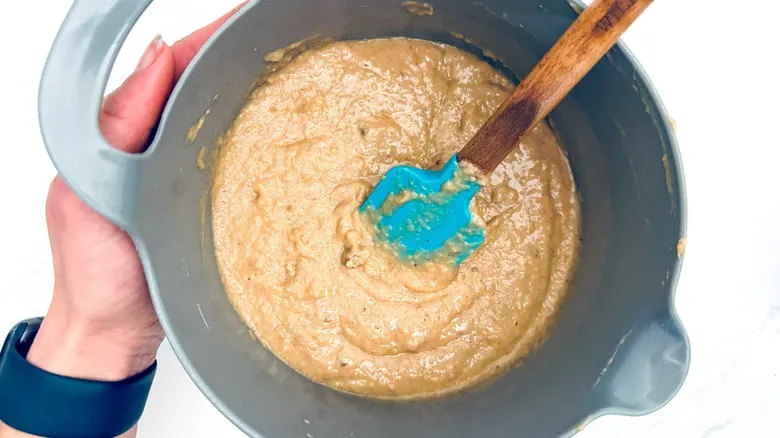 Pastel Húmedo de Manzana y Especias con Glaseado de Maple: Receta Clásica y Fácil