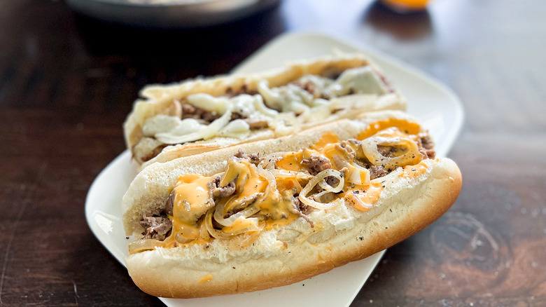 Philly Cheesesteak: Historia, Consejos y la Receta Perfecta para Prepararlo en Casa
