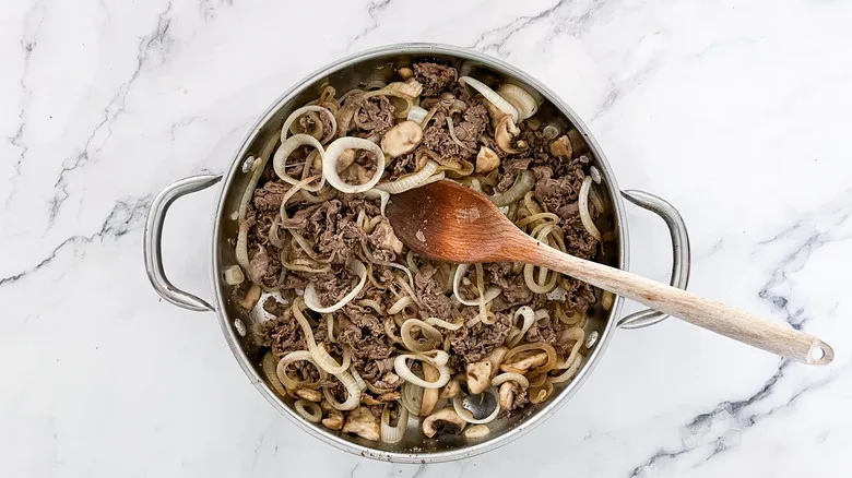 Philly Cheesesteak: Historia, Consejos y la Receta Perfecta para Prepararlo en Casa