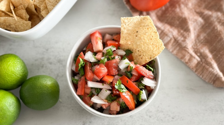 Pico de Gallo Casero: La Receta Definitiva de Salsa Fresca y Versátil