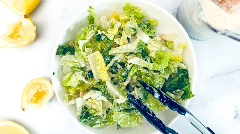 Pizza de Ensalada César con Masa de Pollo: Receta Sin Gluten Innovadora y Deliciosa