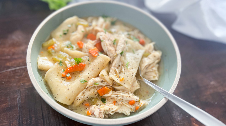 Pollo y Dumplings Caseros: La Receta Definitiva para el Confort Familiar