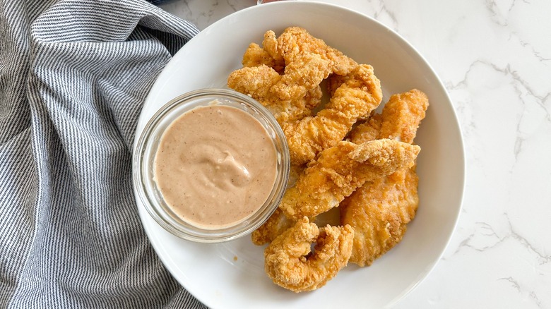 Prepara la Famosa Salsa Raising Cane's en Casa: Receta Fácil y Rápida