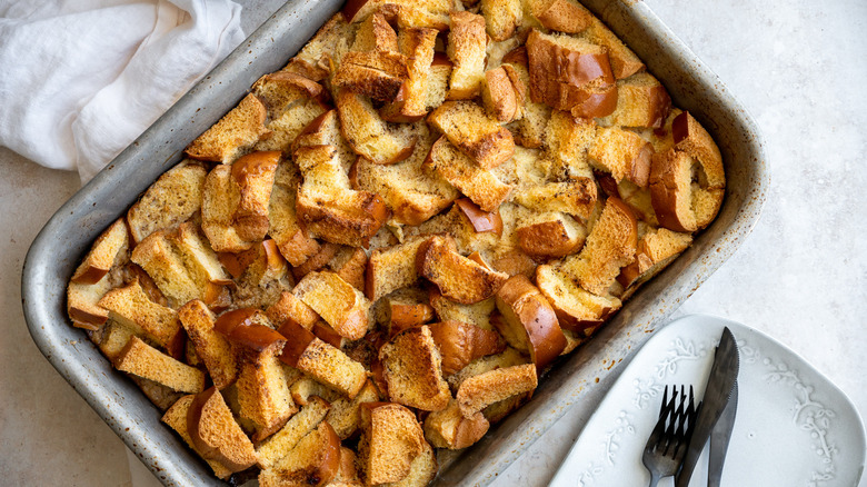 Pudín de Pan: Receta Clásica y Sencilla para Aprovechar Pan Añejo sin Desperdicio