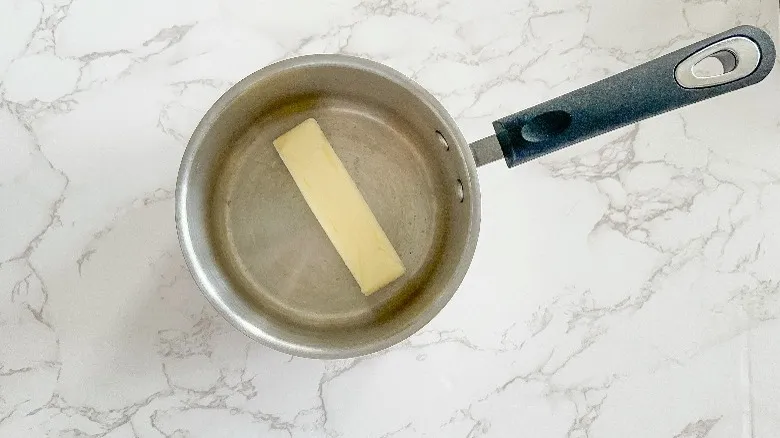 Receta Clásica de Fudge de Mantequilla de Maní: El Dulce Permanente que Amarán Todos