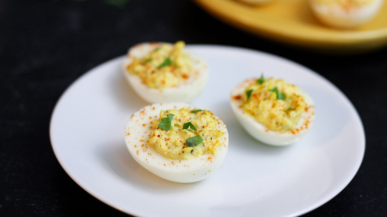 Receta Clásica de Huevos Rellenos: El Aperitivo Infalible y Atemporal