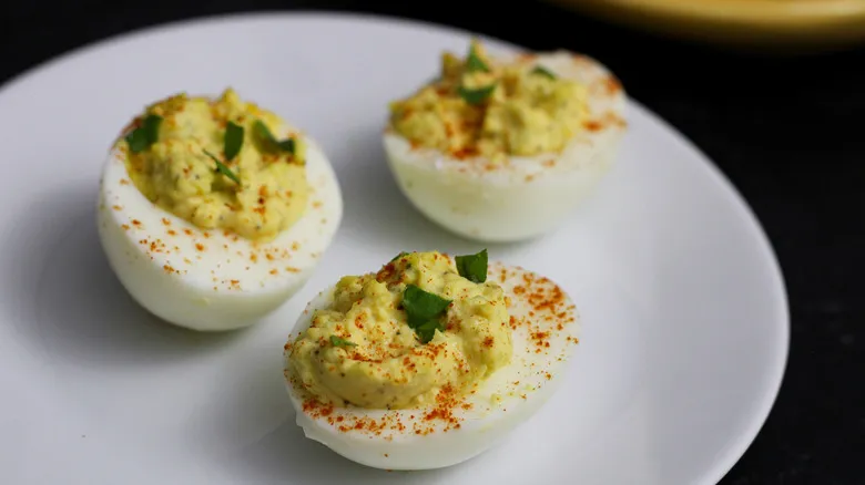 Receta Clásica de Huevos Rellenos: El Aperitivo Infalible y Atemporal