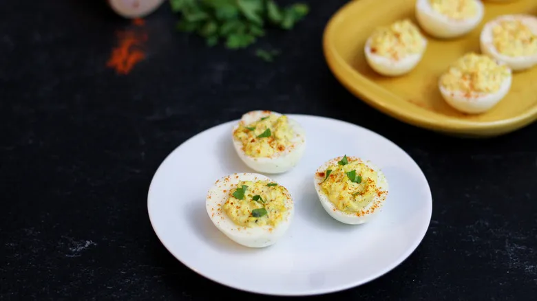 Receta Clásica de Huevos Rellenos: El Aperitivo Infalible y Atemporal