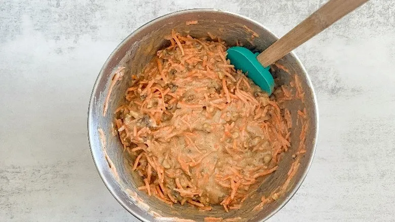 Receta Clásica de Pastel de Zanahoria con Glaseado de Queso Crema: Un Postre Atemporal