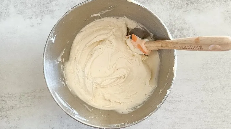 Receta Clásica de Pastel de Zanahoria con Glaseado de Queso Crema: Un Postre Atemporal