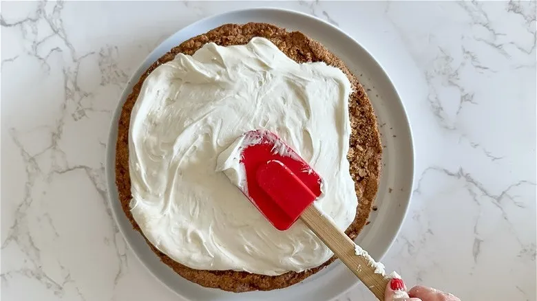 Receta Clásica de Pastel de Zanahoria con Glaseado de Queso Crema: Un Postre Atemporal