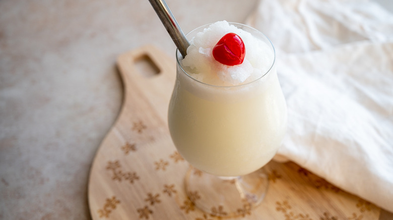 Receta Clásica de Piña Colada Congelada: El Secreto de un Cóctel Tropical Perfecto