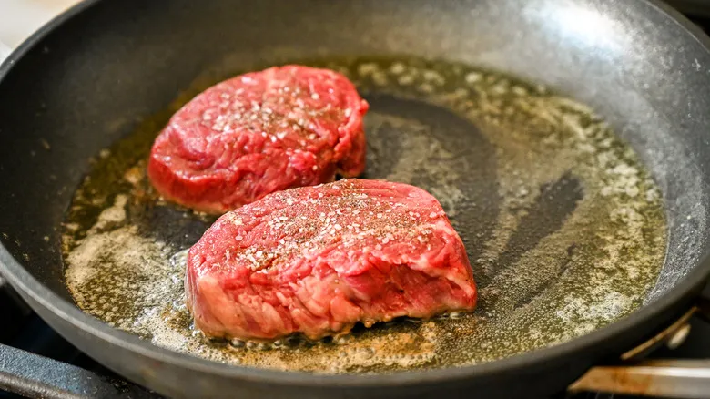 Receta Clásica de Steak Diane: Elegancia Culinaria que Deleita el Paladar