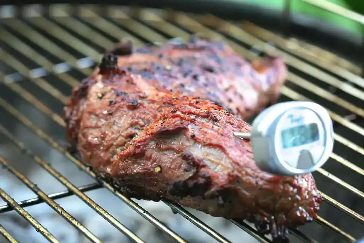 "Receta de Bistec a la parrilla con salsa de pimientos"