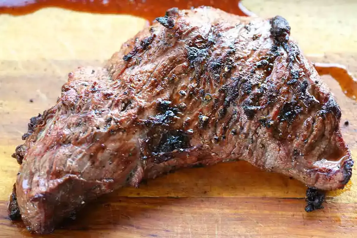 "Receta de Bistec a la parrilla con salsa de pimientos"