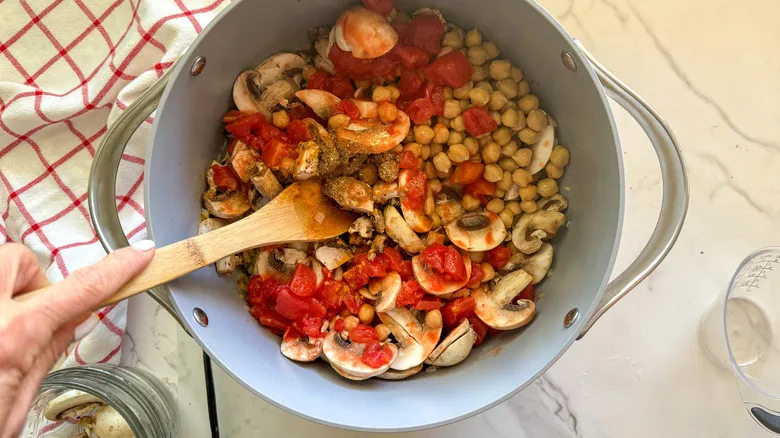 Receta de Curry de Champiñones y Coco: Un Plato Vegano Confortante y Saludable