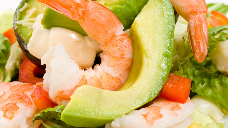 Receta de Ensalada de Camarones con Aguacate: Fresca, Cremosa y Saludable