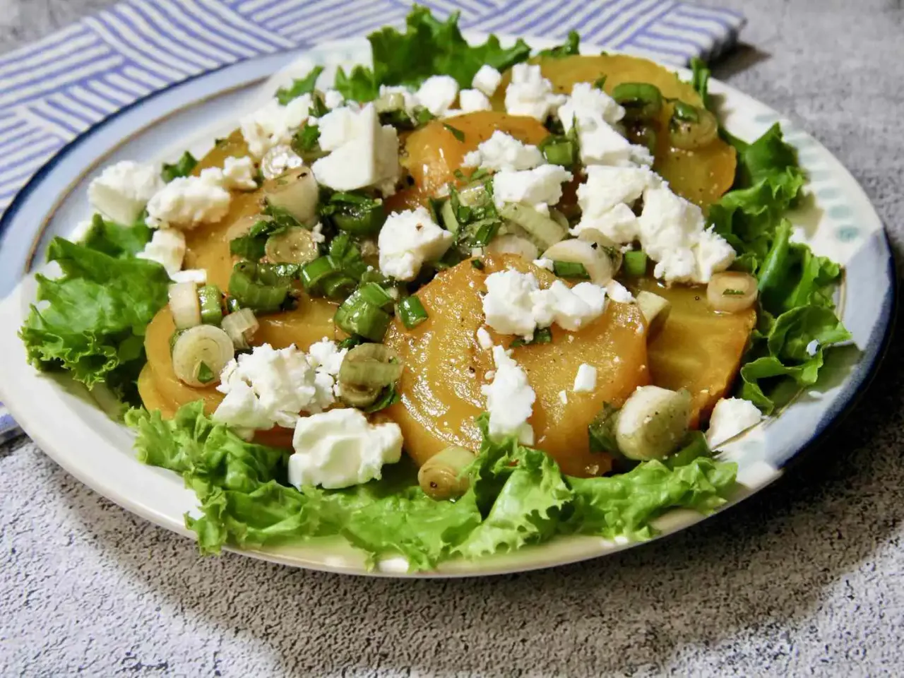 Ensalada de remolacha asada con queso feta