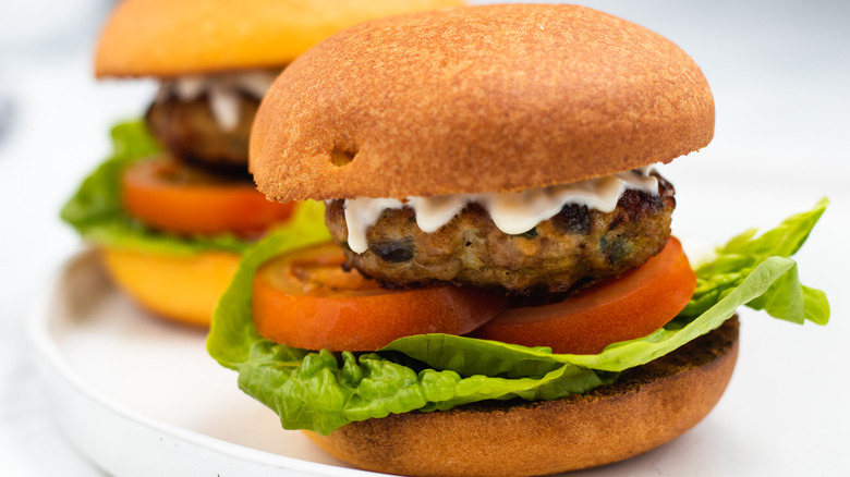 Receta de Hamburguesas de Pavo Caseras Jugosas y Llenas de Sabor: ¡Adiós a la Sequedad!